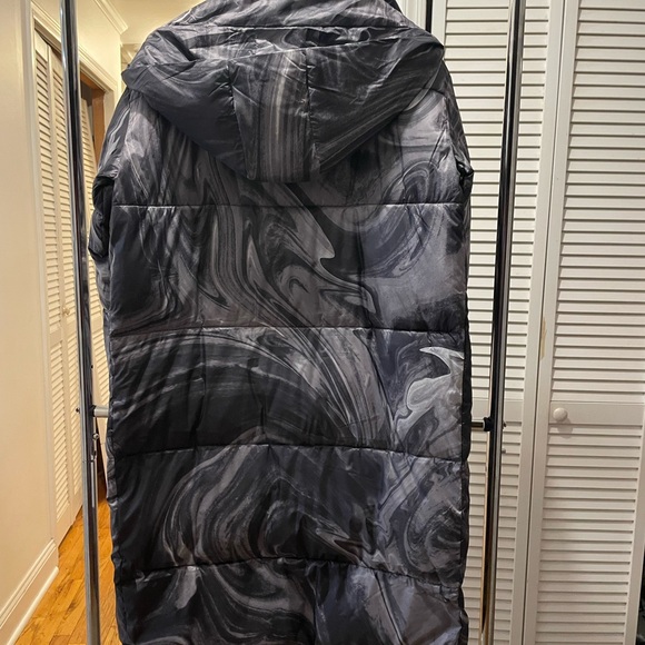 UGG Black Puffer Jacket with Glossy Finish - Picture 4 of 9